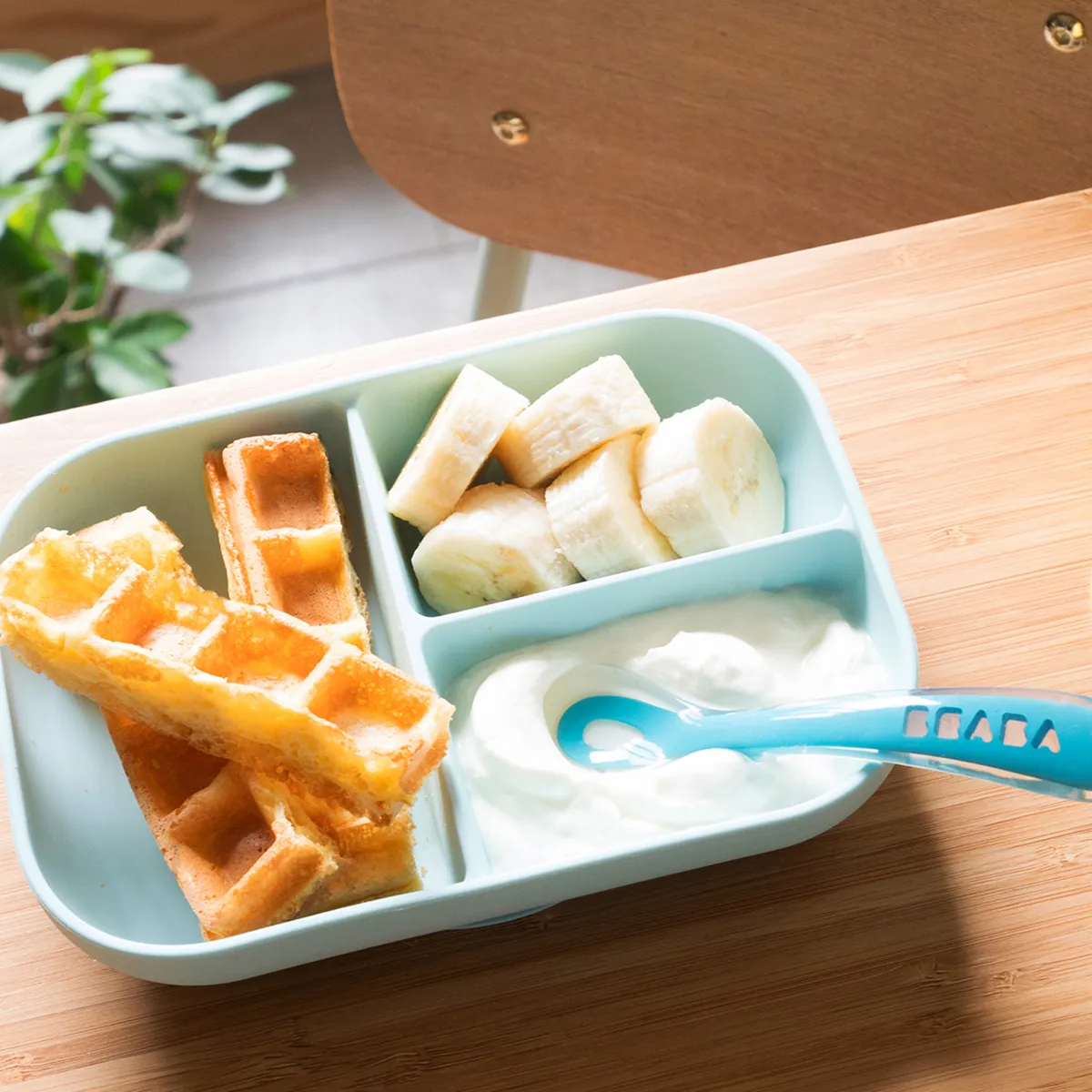 Набор детской посуды Beaba Silicone Set Blue (тарелка, ложка)