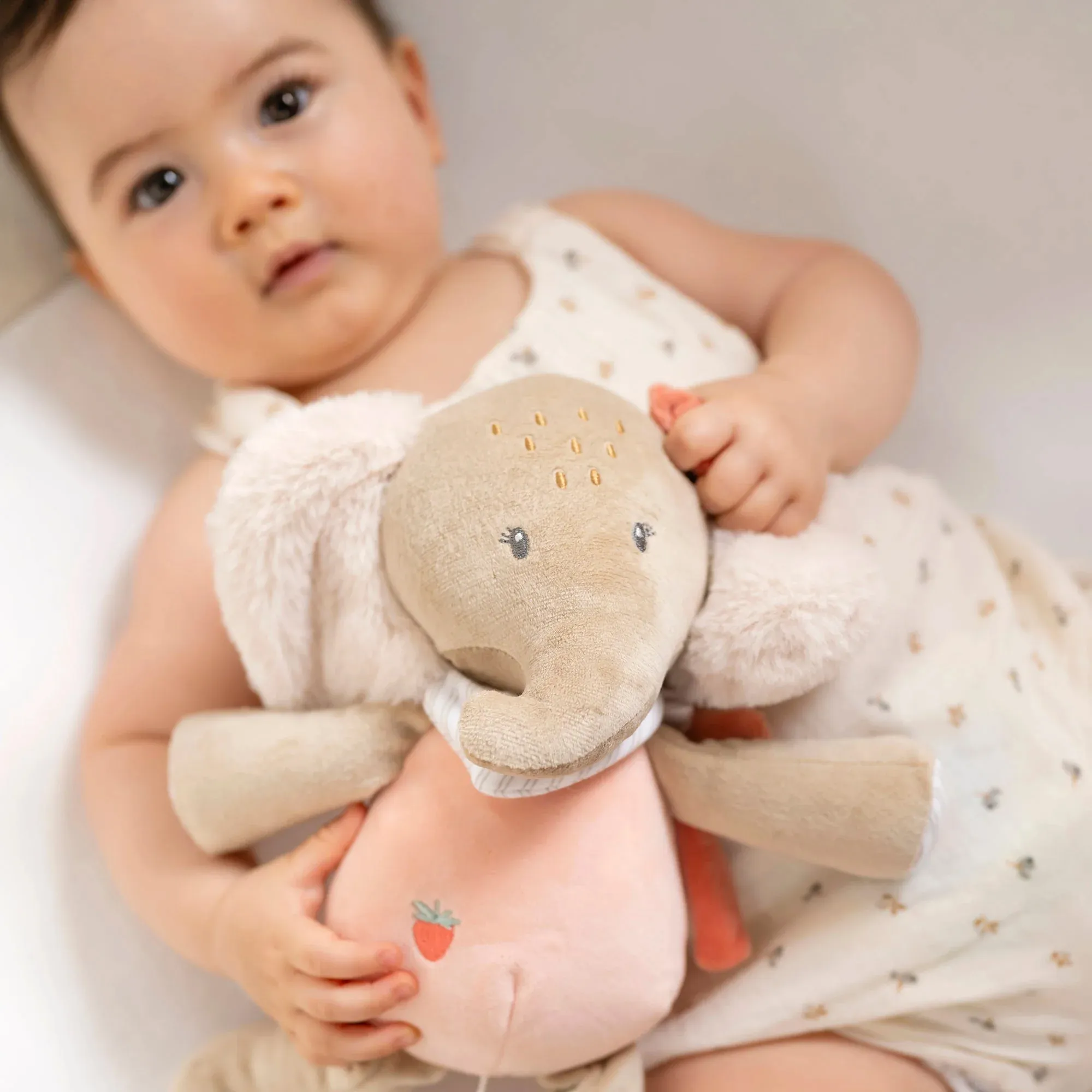 Игрушка мягкая Nattou Soft toy FLO, ERNEST & OLI Слоник 682008