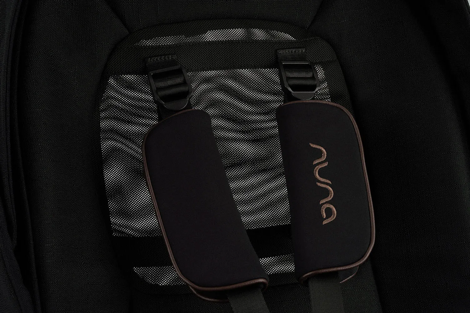 Коляска прогулочная Nuna TRIV NEXT Черная (Riveted)