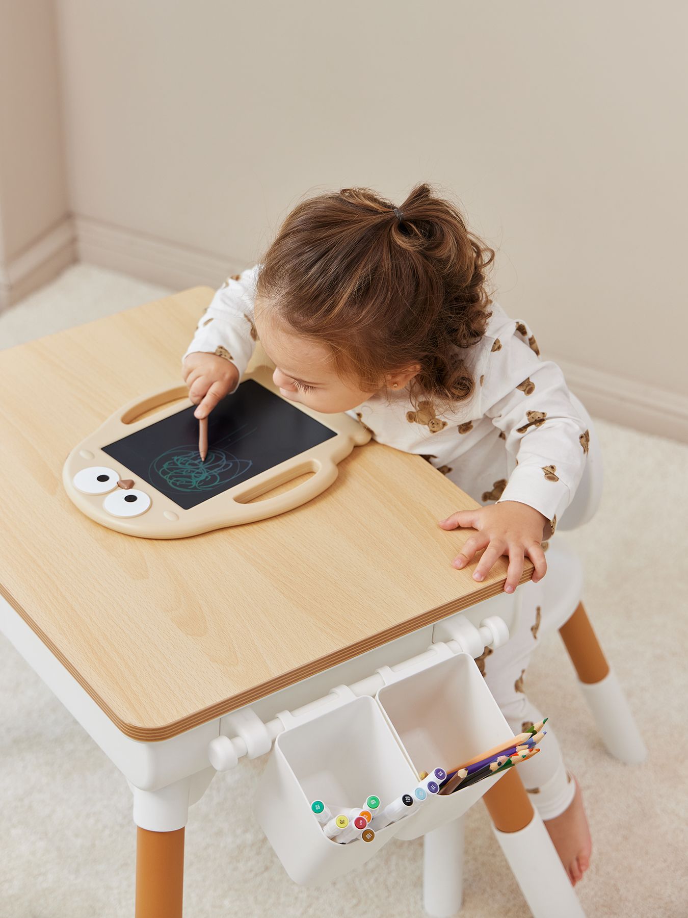 Комплект детской мебели Happy Baby LITEN: стол и стул 91030