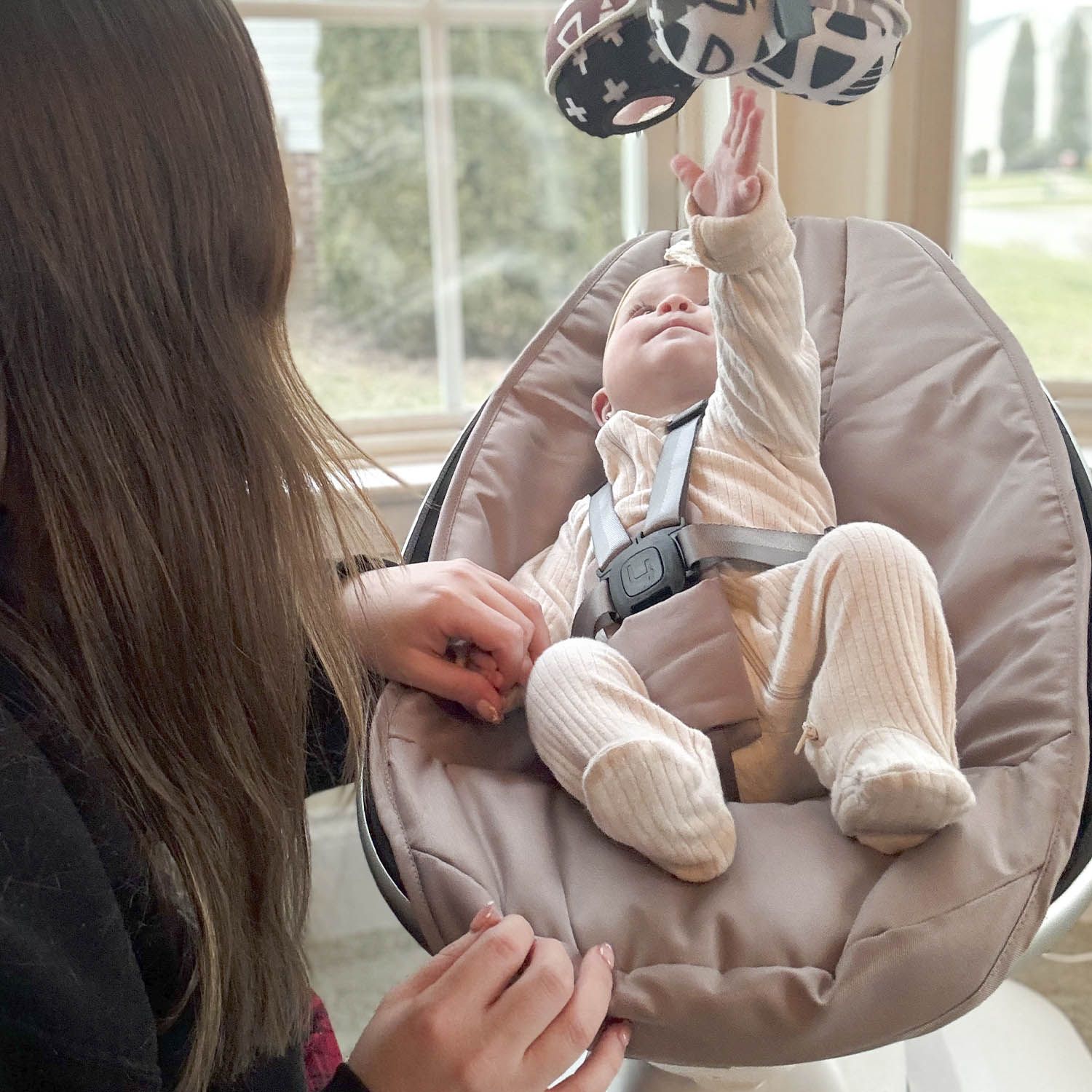 Электронные качели 4moms кресло-качалка MamaRoo New