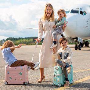 Чемодан-кроватка премиум-класса для путешествий JetKids by Stokke BedBox 2.0 Чемодан-кроватка премиум-класса для путешествий JetKids by Stokke BedBox 2.0